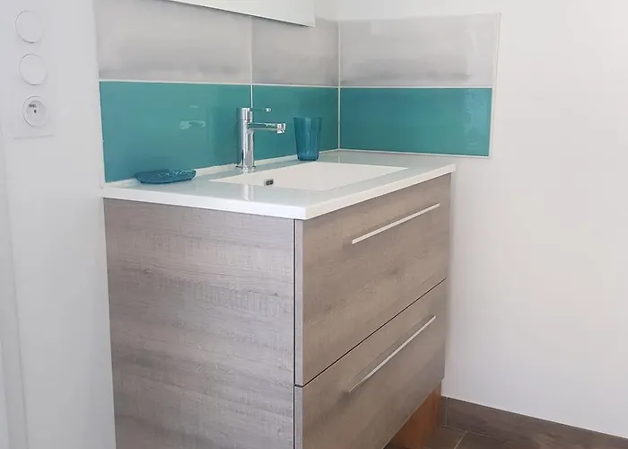 Elise, Lumineuse Et Proche L'Epine (Vendee)