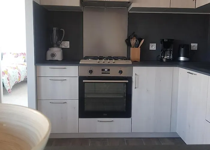 Elise, Lumineuse Et Proche Holiday home *