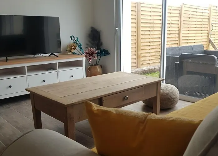 Elise, Lumineuse Et Proche