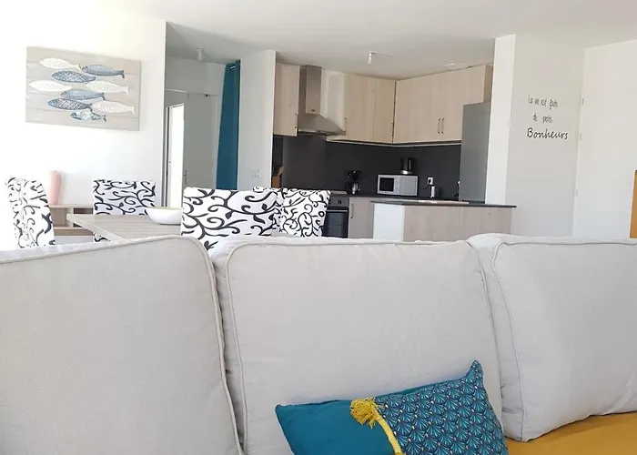 Elise, Lumineuse Et Proche