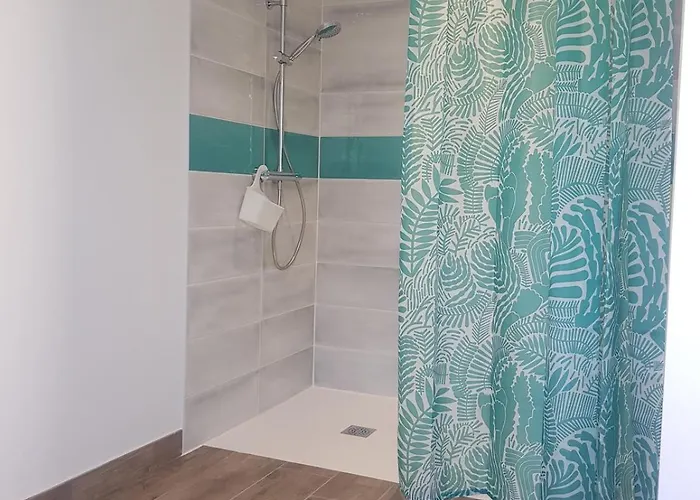 Elise, Lumineuse Et Proche *